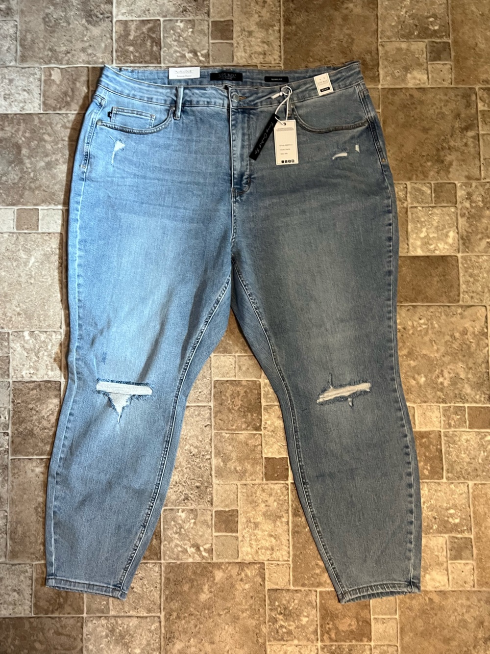 NWT 24W Judy Blue Mid Rise Tummy Control Top Jeans